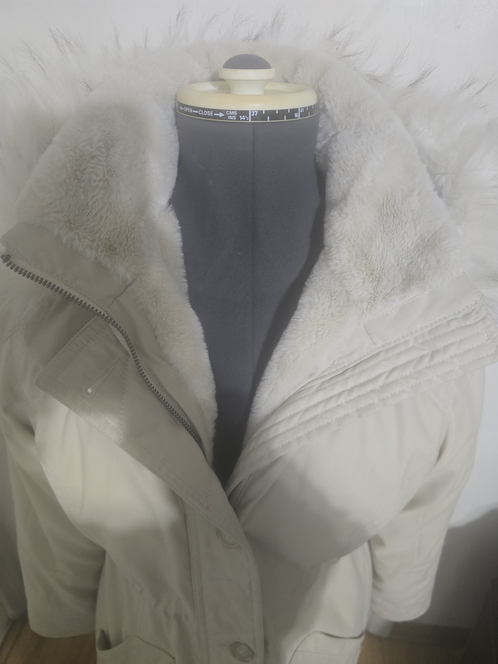 Hollister Cream Puffer Jacket with Faux-Fur Collar